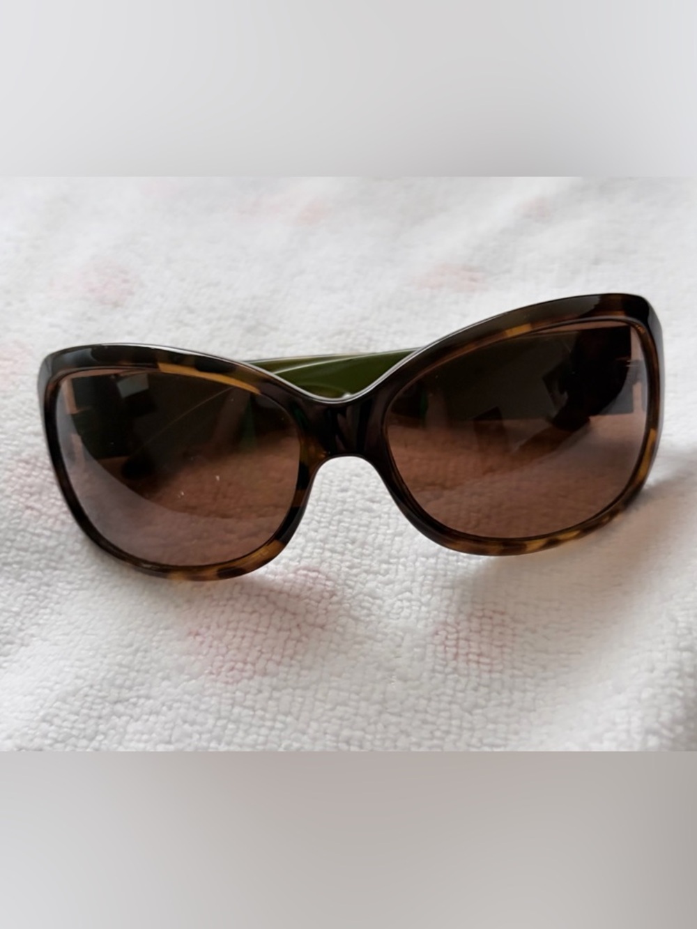 Vera Wang Brown Tortoiseshell Women's Sunglasses - Olive Temples - Picture 4 of 9